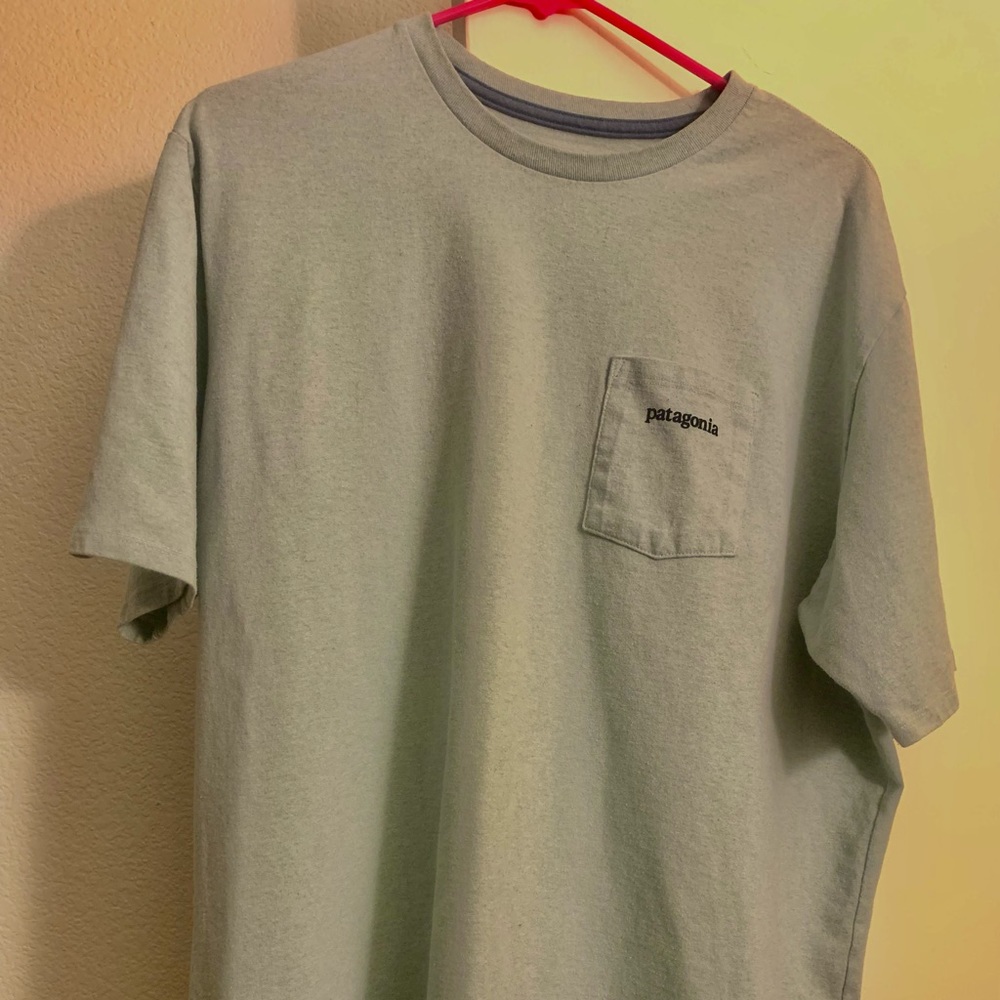 Patagonia men’s large shirt with front pocket.